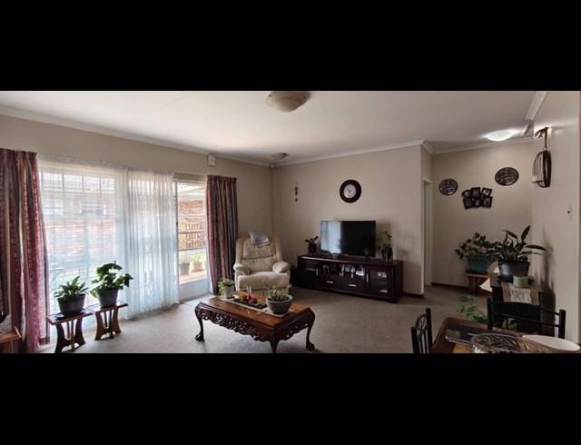 2 BEDROOM TOWNHOUSE FOR SALE IN BRENTWOOD PARK